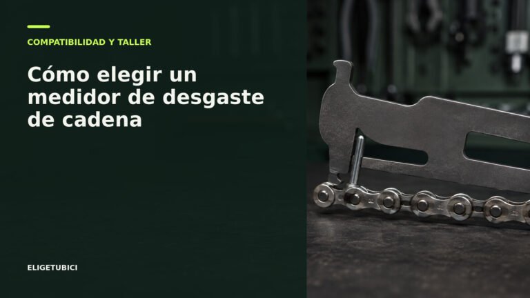 Medidor comprobando el desgaste de una cadena de bicicleta